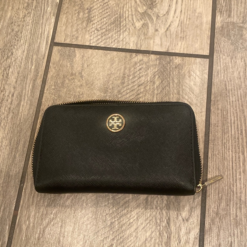 Tory Burch zip wallet